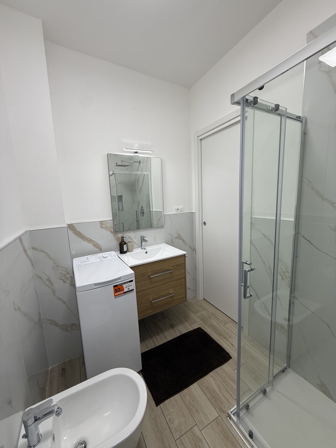 Bagno con lavatrice