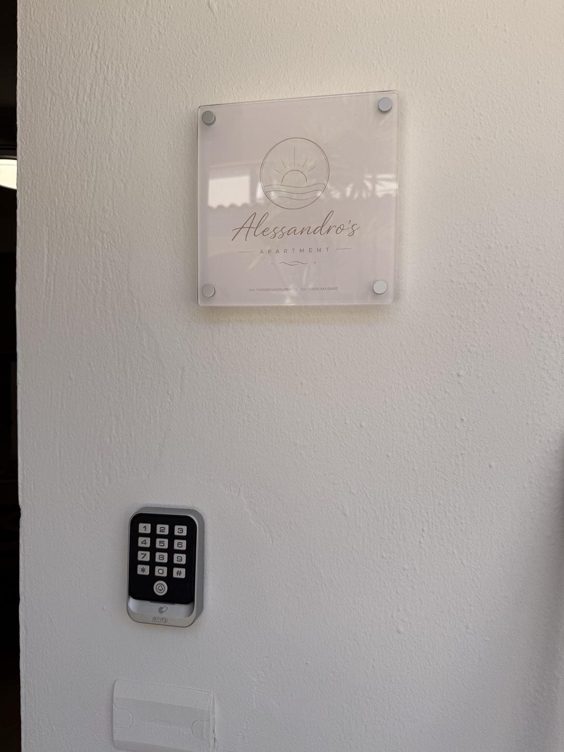 Ingresso con targa Alessandro's Apartment